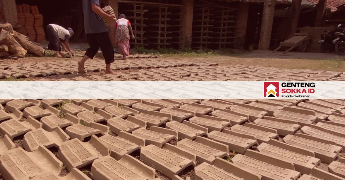 Perbandingan Proses Pembuatan Genteng Tanah Liat Vs Genteng Beton