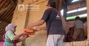 Mengenal Gentengisasi, Program Ganti Atap Seng Menjadi Genteng