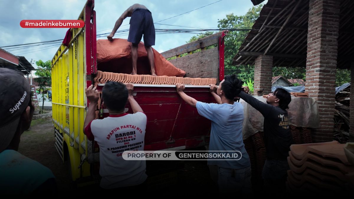 Begini Cara Packing Genteng agar Tidak Pecah saat Dikirim